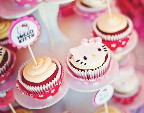 cumpleaños hello kitty rosa cupcakes