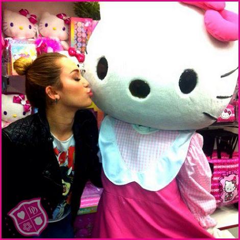 Hello Kitty con Hanna Montana